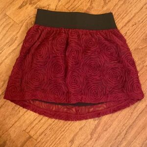Stooshy mini skirt - so cute - burgundy and black size M